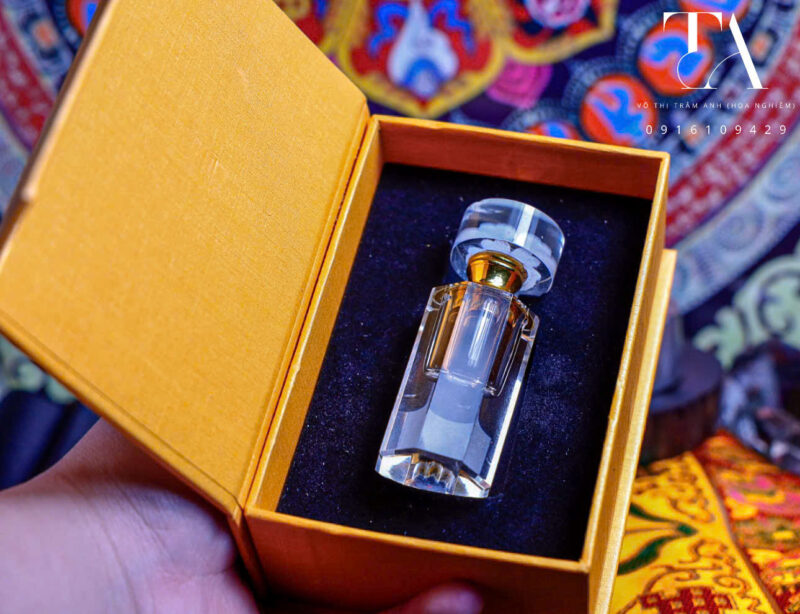 Tinh dầu trầm hương (Agarwood essential oil)