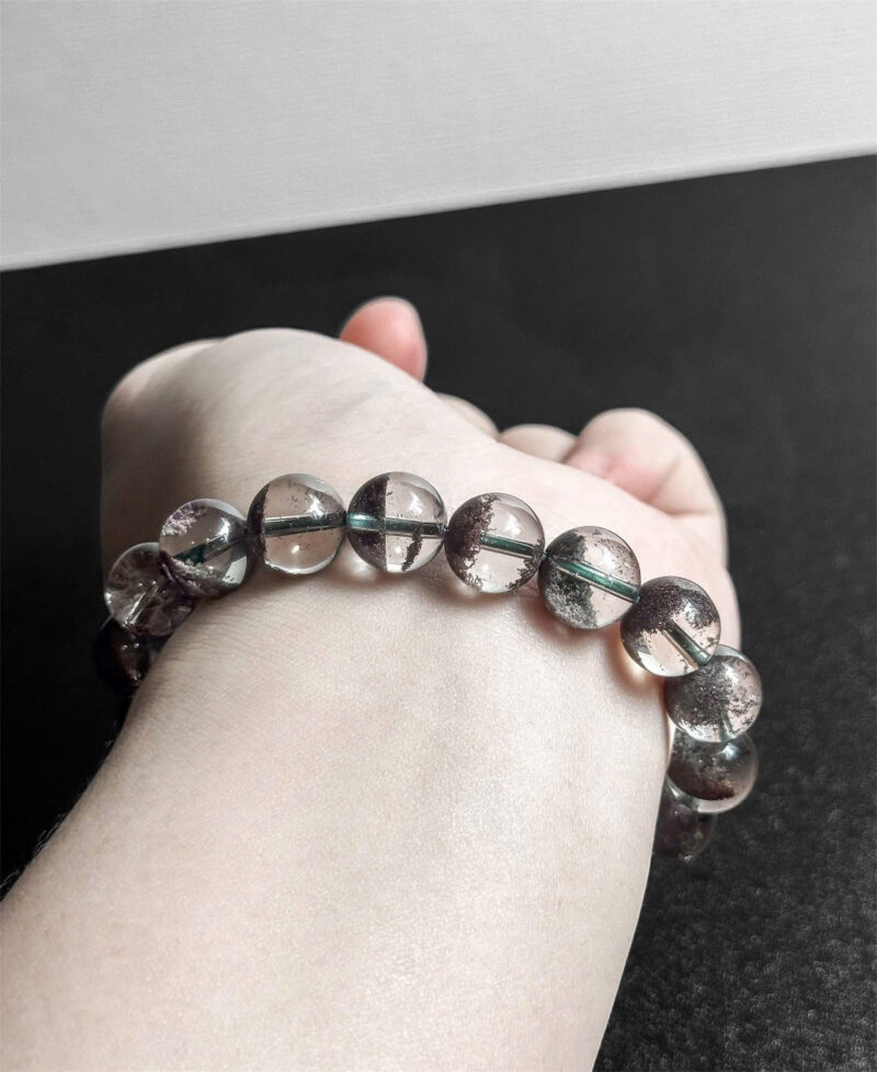 Vòng tay Thạch Anh Linh 10.5mm  Năng lượng tinh khiết, bao thể tự nhiên hiếm có