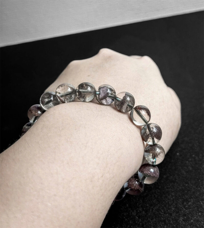 Vòng tay Thạch Anh Linh 10.5mm  Năng lượng tinh khiết, bao thể tự nhiên hiếm có