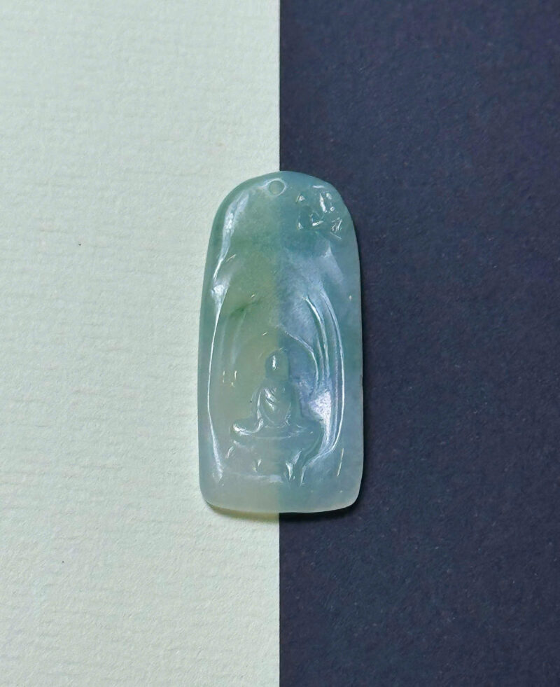 Mặt Ngọc Phỉ Thúy Type A – Quan Âm Ngồi Thiền Trong Vòm Sáng (Size 4x1,8x0,4cm)