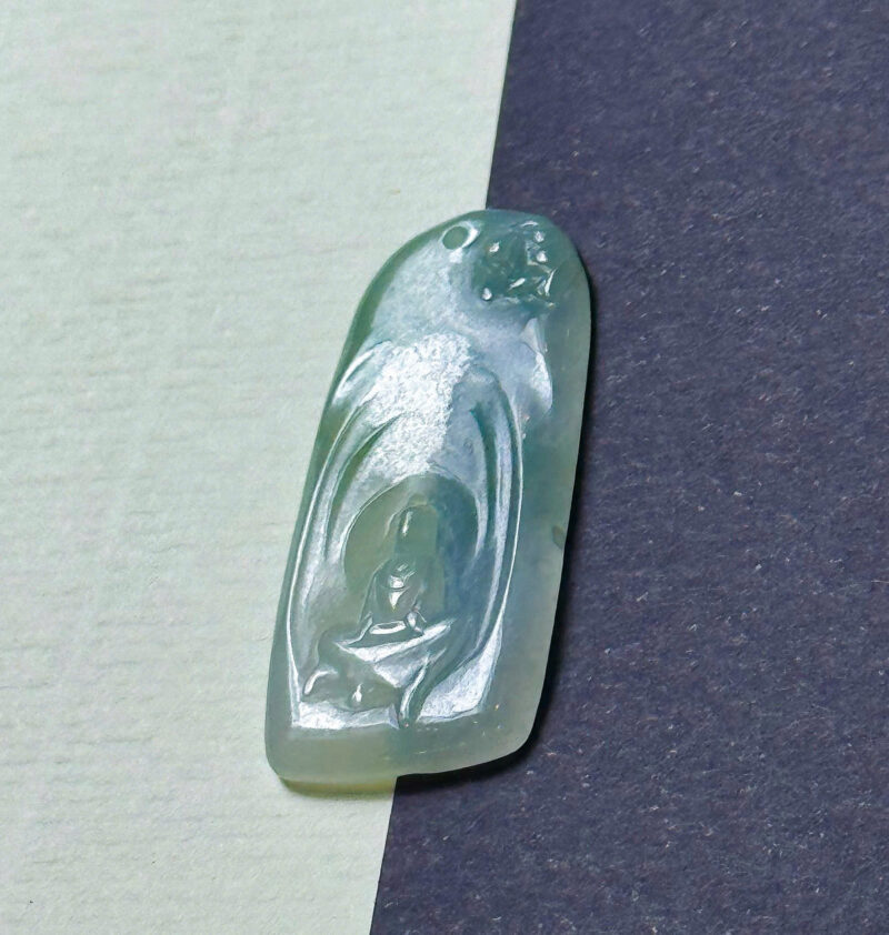 Mặt Ngọc Phỉ Thúy Type A – Quan Âm Ngồi Thiền Trong Vòm Sáng (Size 4x1,8x0,4cm)