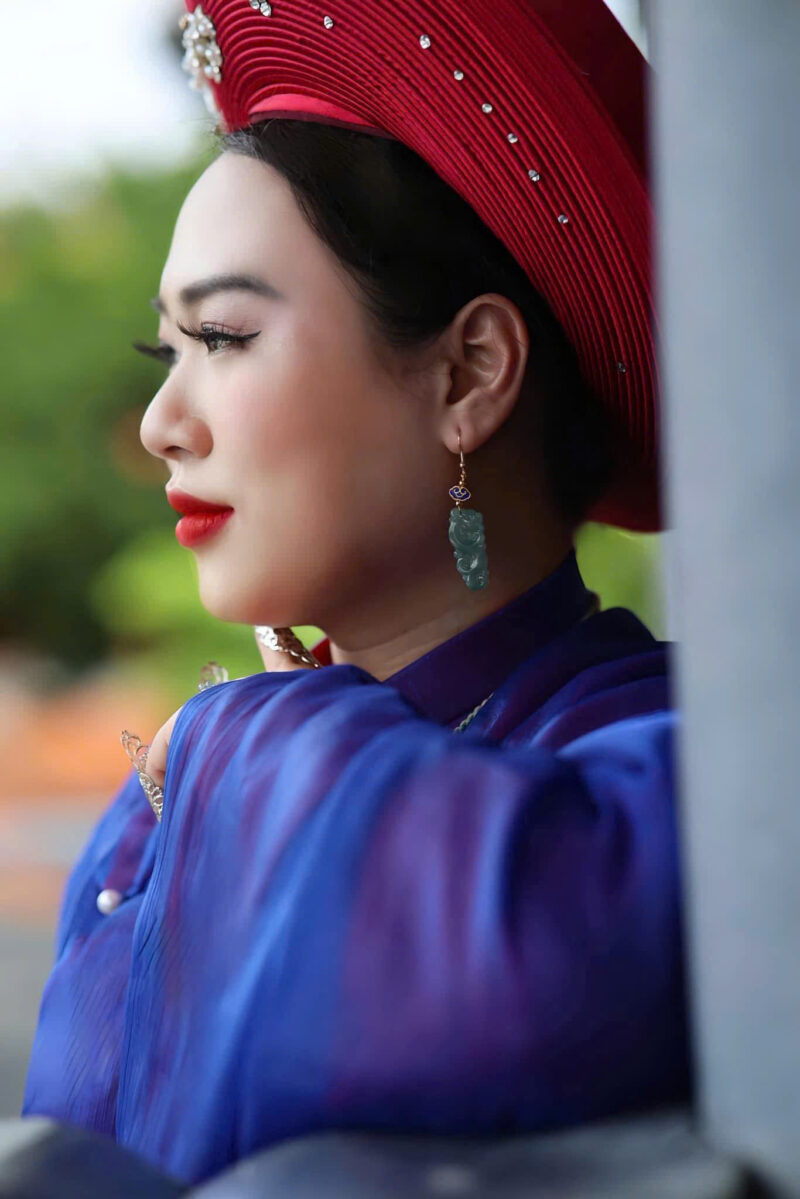 Bông Tai Lam Ngọc A /Thanh Lịch, Kiêu Sa Giữa Cổ Phục