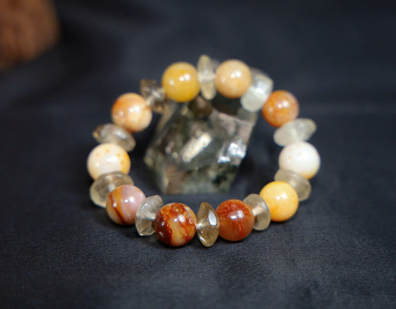 Pháp Hoa Tâm An Size 8li / Vòng Đá Chalcedony Việt Mix Topaz Tự Nhiên Thủ Công dưới bàn tay Việt