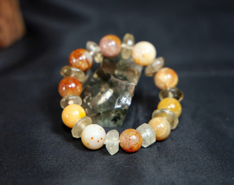 Pháp Hoa Tâm An Size 8li / Vòng Đá Chalcedony Việt Mix Topaz Tự Nhiên Thủ Công dưới bàn tay Việt
