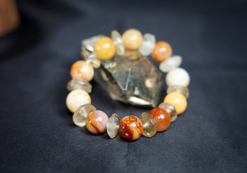 Pháp Hoa Tâm An Size 8li / Vòng Đá Chalcedony Việt Mix Topaz Tự Nhiên Thủ Công dưới bàn tay Việt
