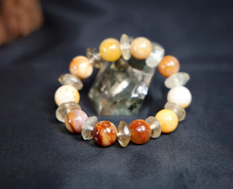 Pháp Hoa Tâm An Size 8li / Vòng Đá Chalcedony Việt Mix Topaz Tự Nhiên Thủ Công dưới bàn tay Việt