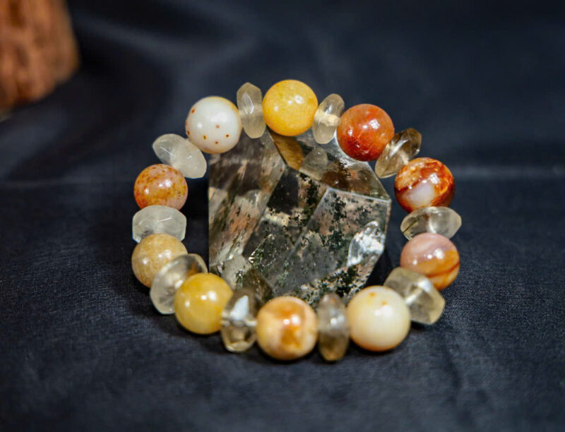 Pháp Hoa Tâm An Size 8li / Vòng Đá Chalcedony Việt Mix Topaz Tự Nhiên Thủ Công dưới bàn tay Việt