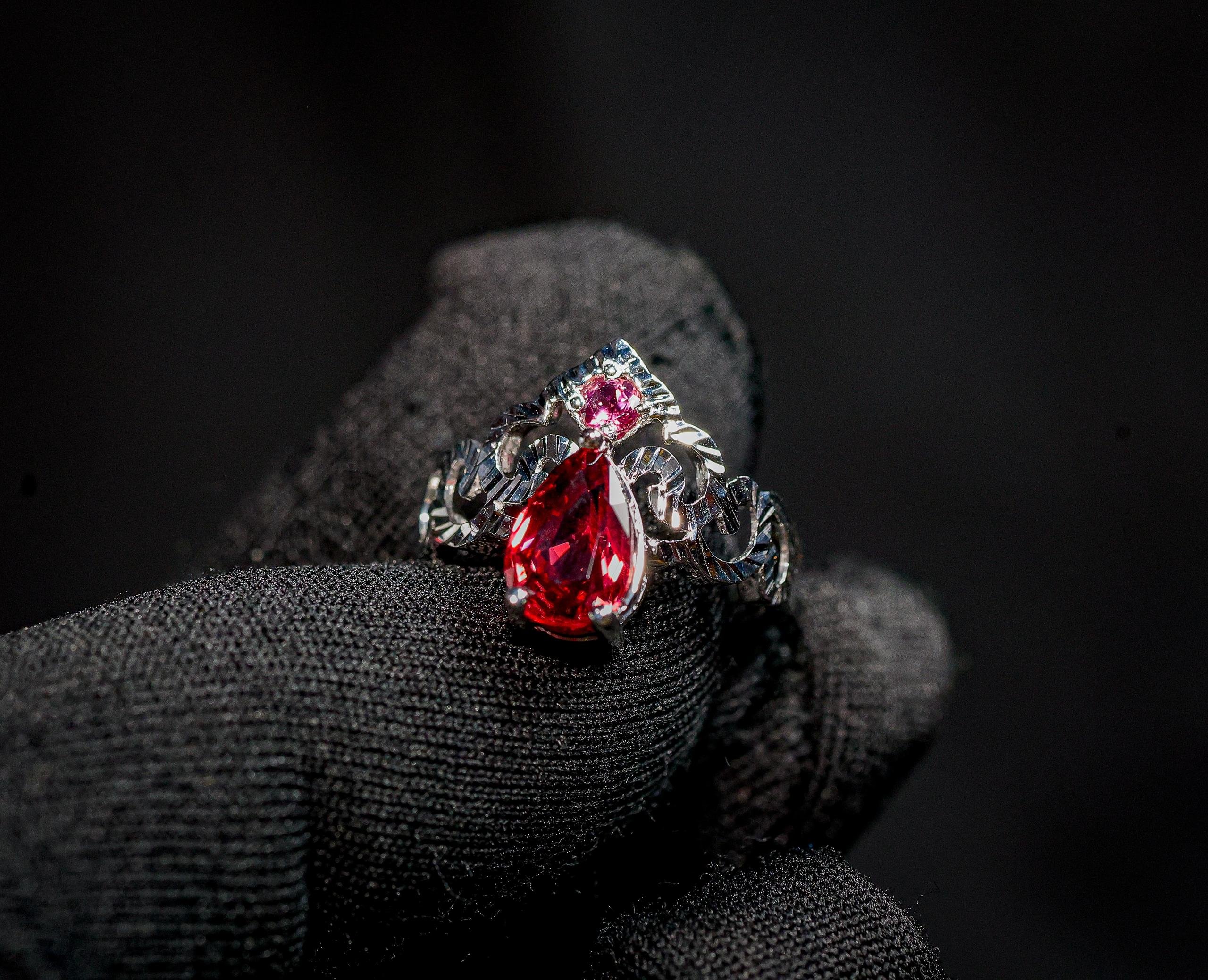 SPINEL LỤC YÊN ĐỎ RƯỢU: KHI GIÁ TRỊ CHÂN THẬT TỰ LÊN TIẾNG