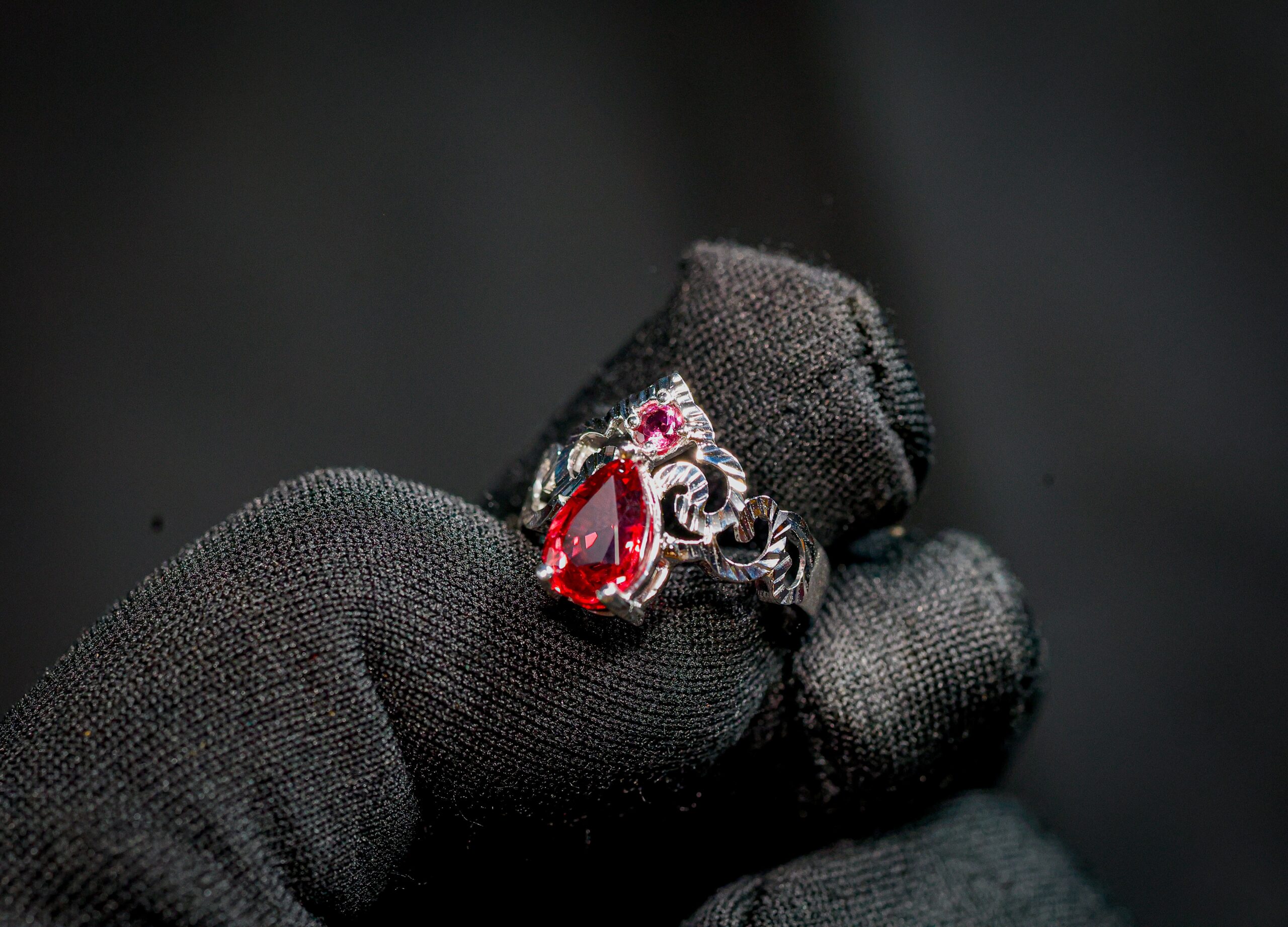 SPINEL LỤC YÊN ĐỎ RƯỢU: KHI GIÁ TRỊ CHÂN THẬT TỰ LÊN TIẾNG