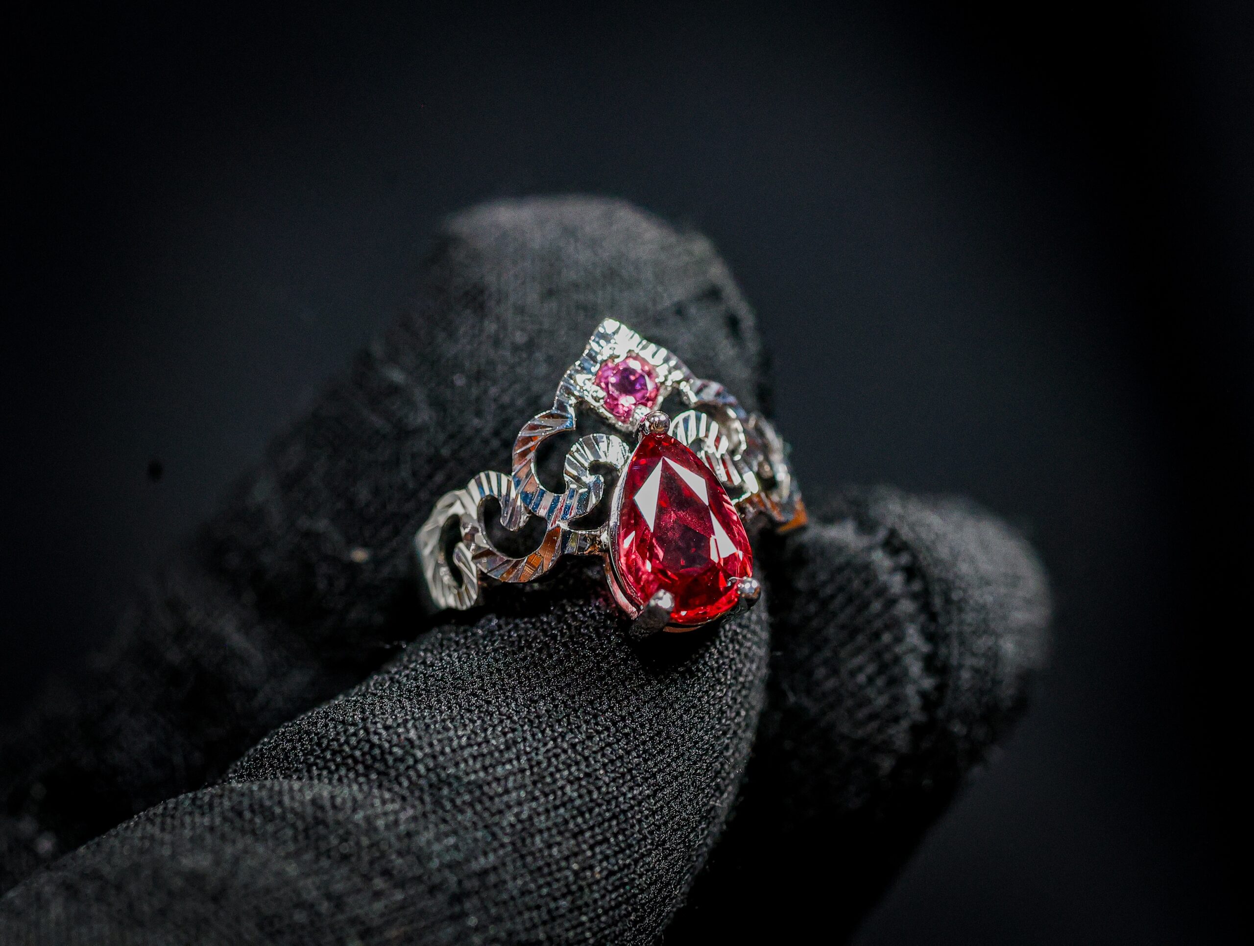 SPINEL LỤC YÊN ĐỎ RƯỢU: KHI GIÁ TRỊ CHÂN THẬT TỰ LÊN TIẾNG