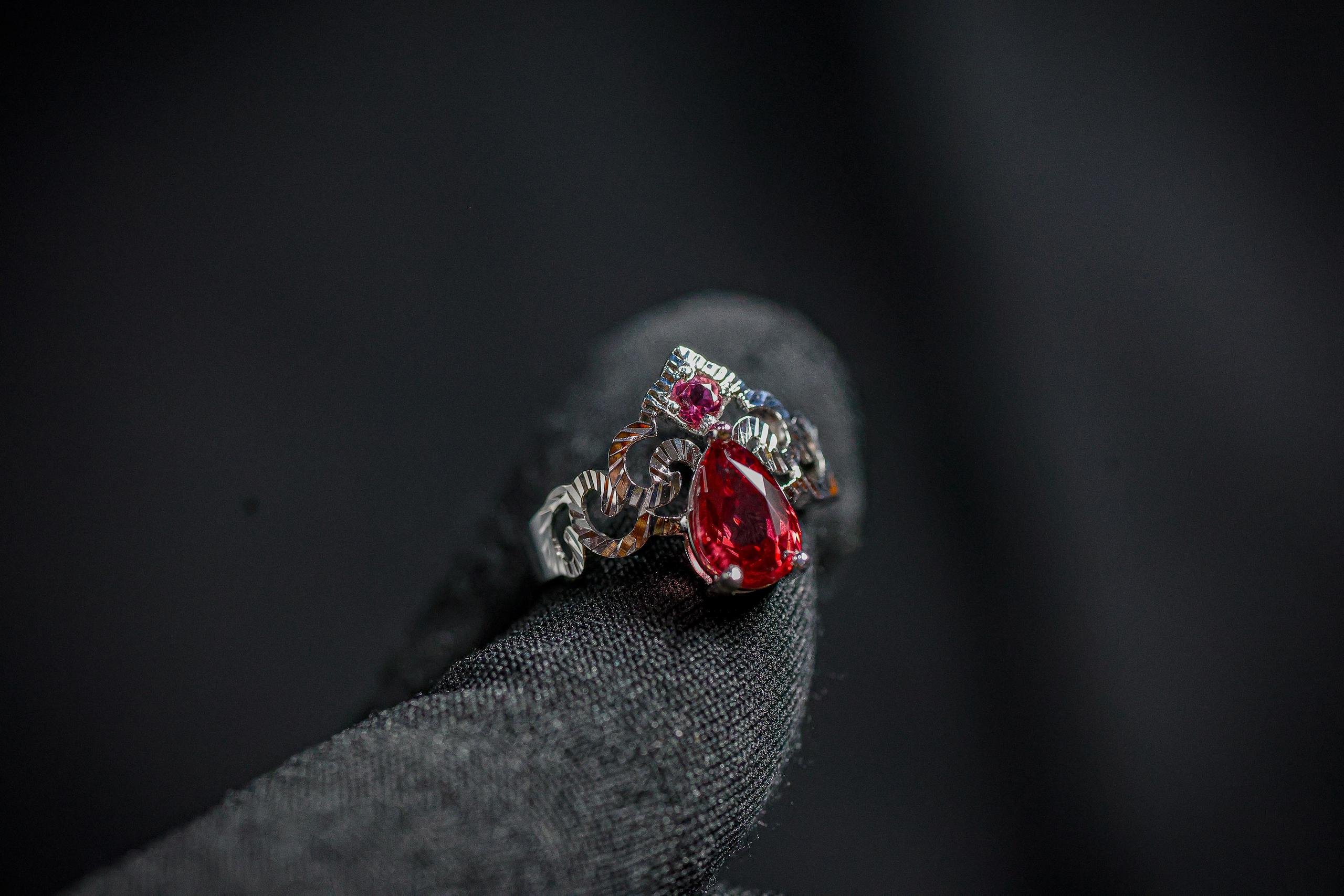 SPINEL LỤC YÊN ĐỎ RƯỢU: KHI GIÁ TRỊ CHÂN THẬT TỰ LÊN TIẾNG