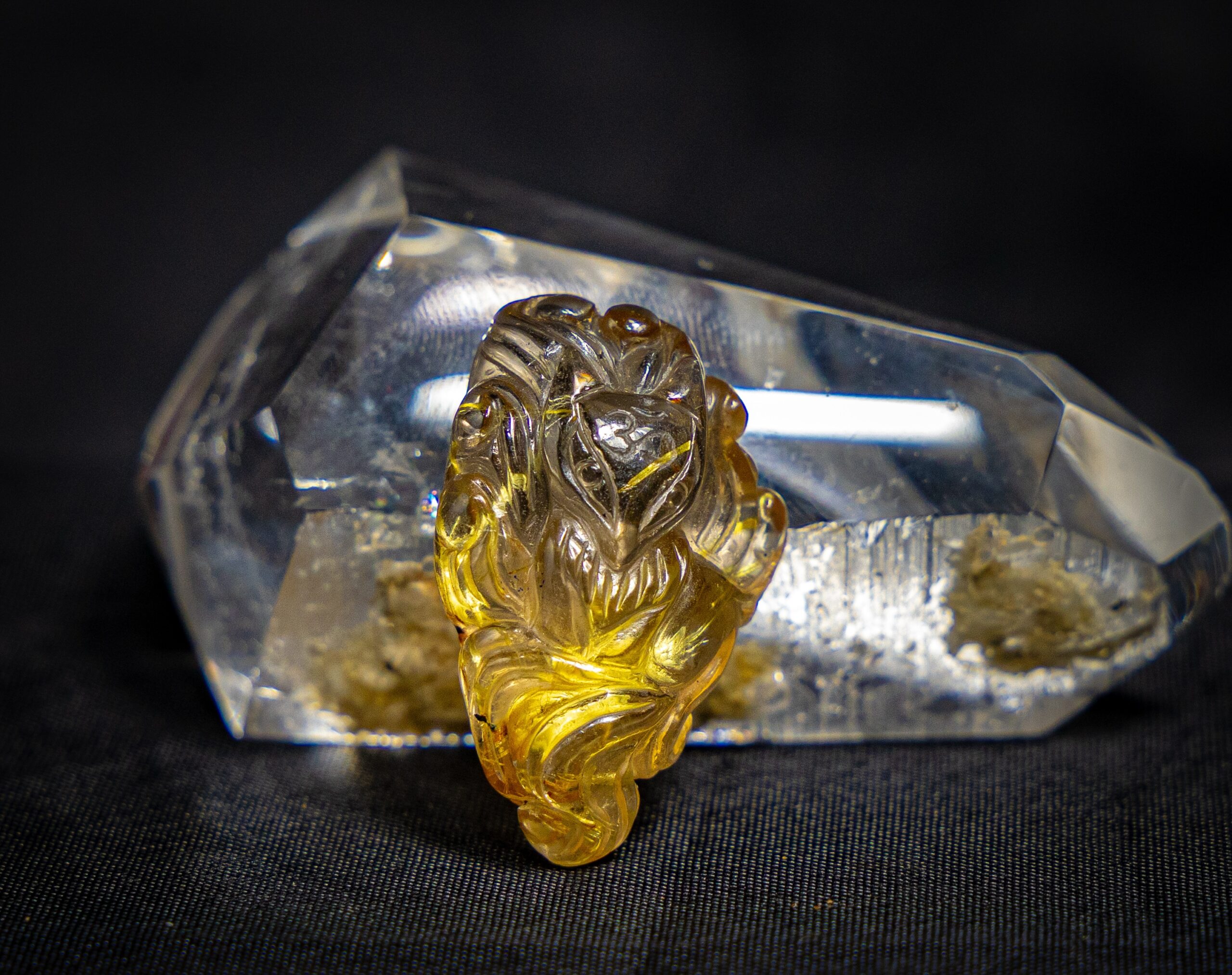 HỒ LY THẠCH ANH TÓC VÀNG SVIP