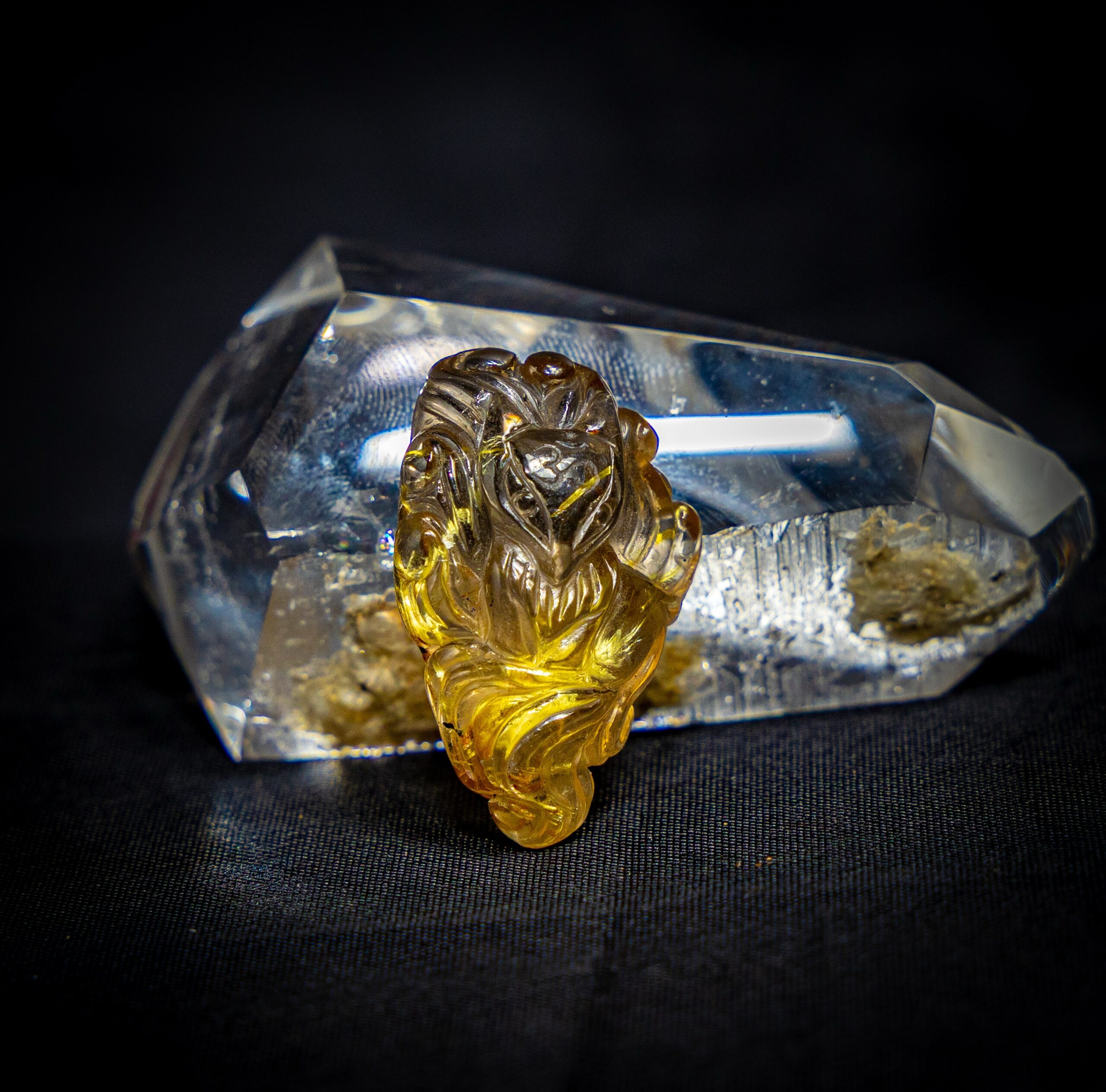 HỒ LY THẠCH ANH TÓC VÀNG SVIP