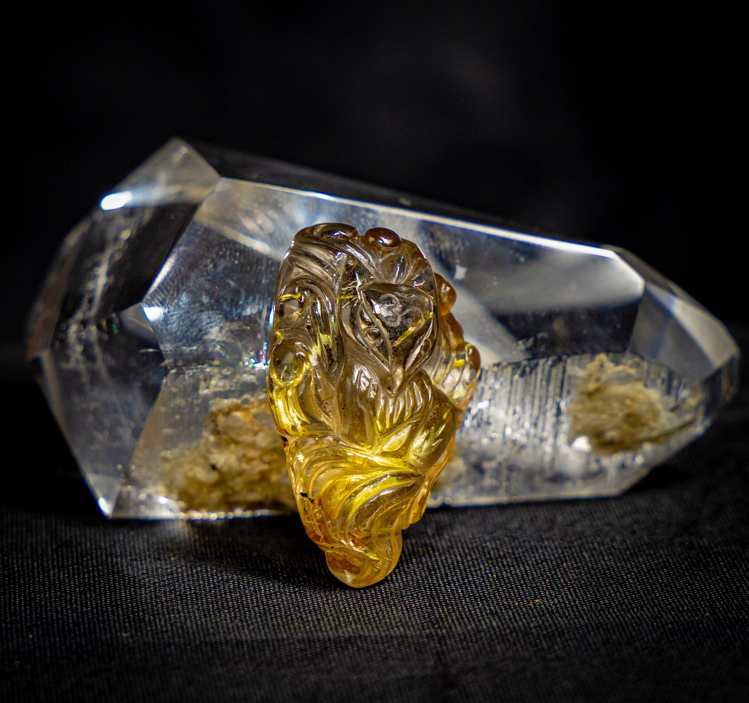 HỒ LY THẠCH ANH TÓC VÀNG SVIP