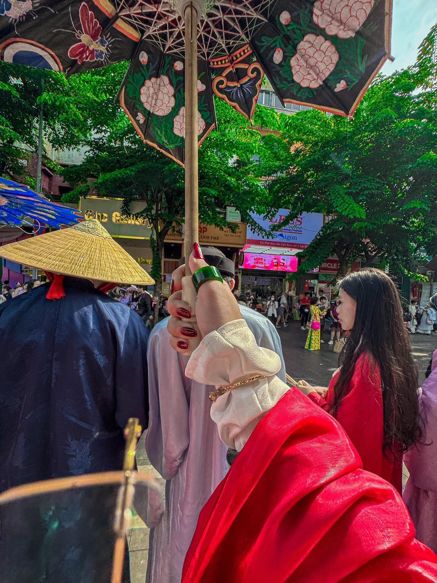 VÕ THỊ TRÂM ANH: KHÔNG PHẢI NGƯỜI MẶC CỔ PHỤC, MÀ LÀ NGƯỜI TẠO RA MỘT CÁCH MẶC